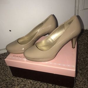 Nude Pumps